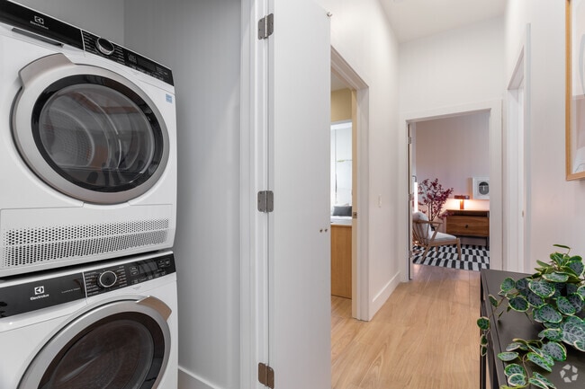 Interior Photo - 160 Union