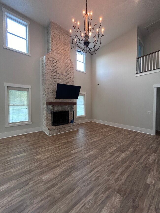 Foto del edificio - 405 Angus Ln