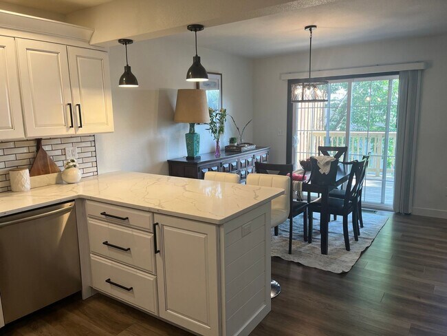 Foto del edificio - Spacious 3BR Condo in Iowa City