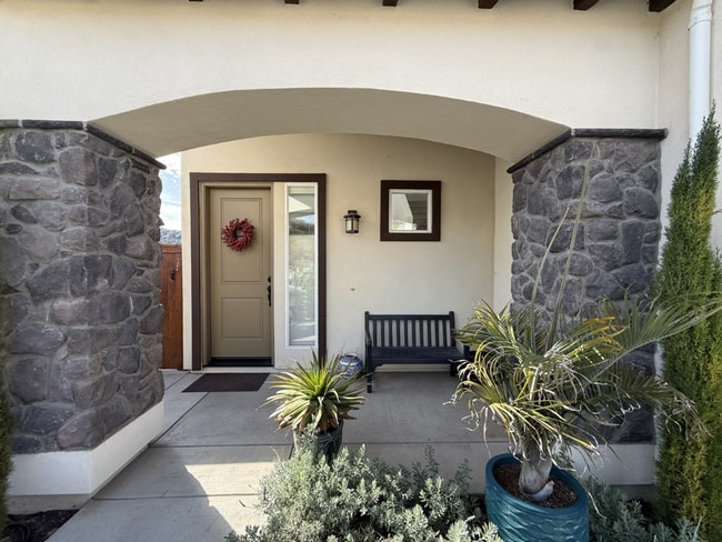 Building Photo - Gorgeous 4 bed, 2.5 bath in the Rice Ranch Community