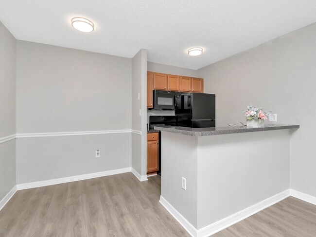 Foto del edificio - Updated Ground Floor 1BR - Move in Incentives Available