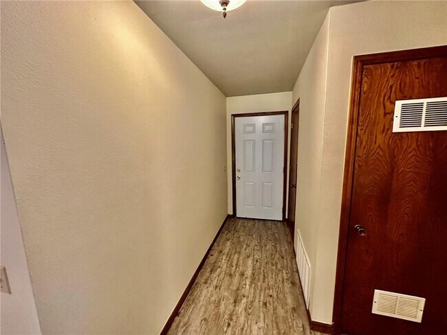 Foto del edificio - 1506 Bella Vista Rd