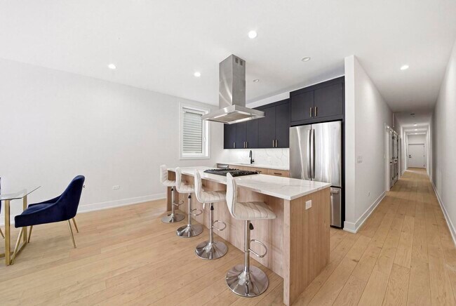 Foto del edificio - 2143 W Adams St