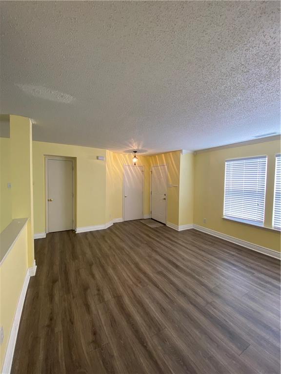 Building Photo - 2244 Edgewater Cir