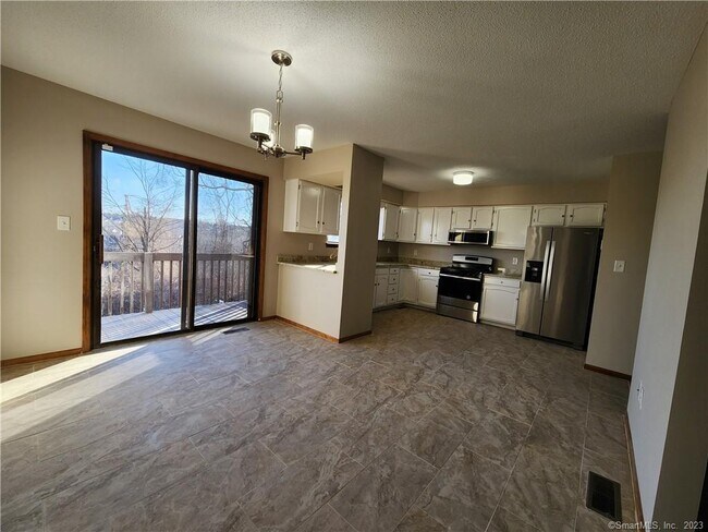 Building Photo - 11 Sherman Ln