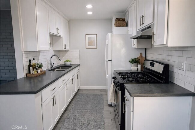 Foto del edificio - 17132 Emerald Ln