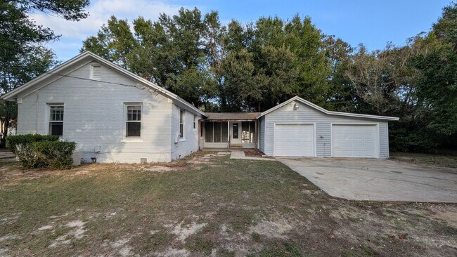 Building Photo - 1321 Wisteria. MOVE IN SPECIAL: HALF OFF first full month of rent!!!