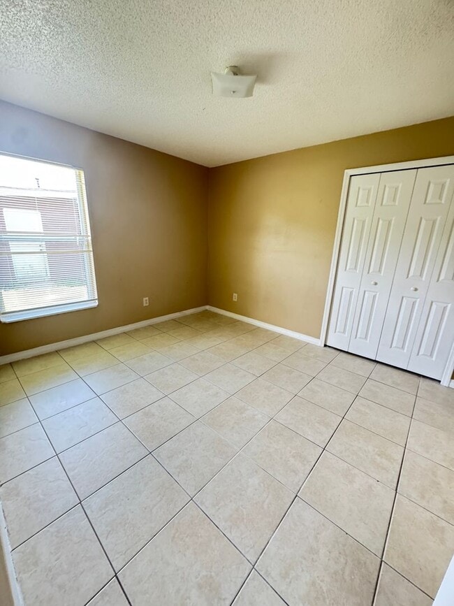 Building Photo - 3 Bedroom 2 bath 1482 Sq ft