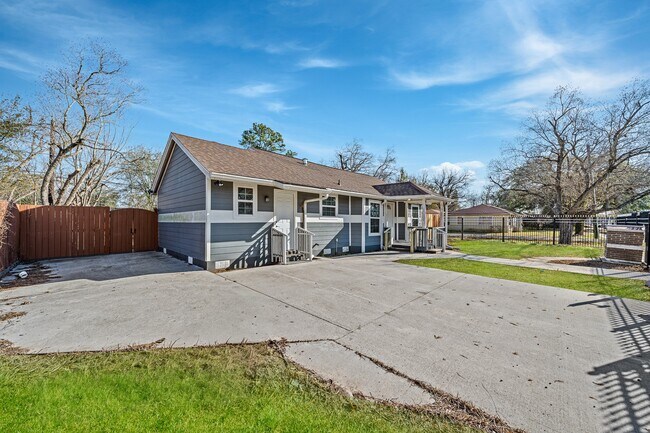 Foto del edificio - 6911 Sherwood Dr