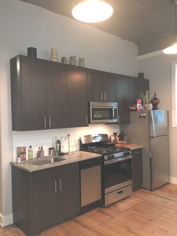 Building Photo - 1352 N Wolcott Ave