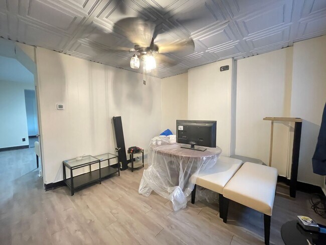 Building Photo - 2/3 Bedroom House Near Drexel With Private...