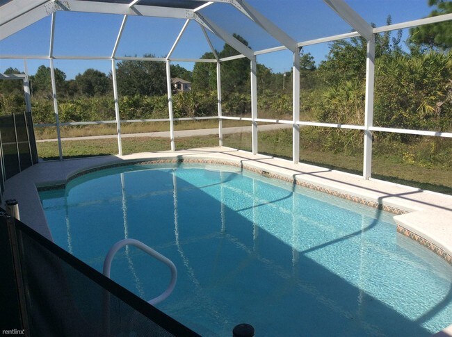 Foto del edificio - 4 br, 2 bath House - 841 Calhoun Street E