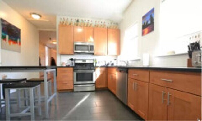 Building Photo - ALLSTON ALLSTON ALLSTON!!!! 4 BED 2 BATHS!!!