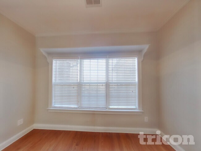 Foto del edificio - 400 Tomahawk Tr