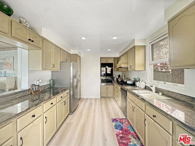 Foto del edificio - 111 Waterview St