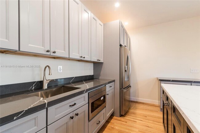 Foto del edificio - 3718 Sheridan Ave