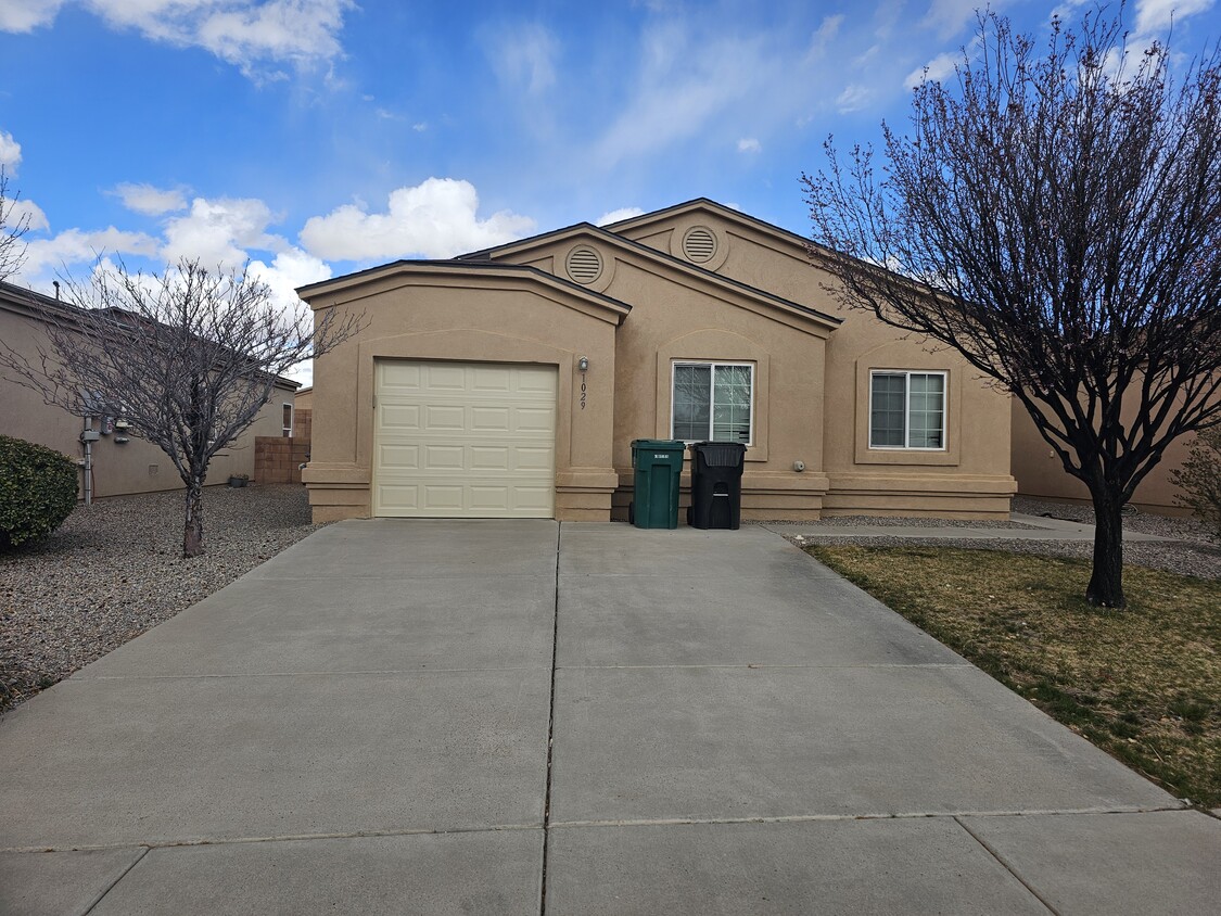 Front Yard View - 1029 Desert Paintbrush Loop NE