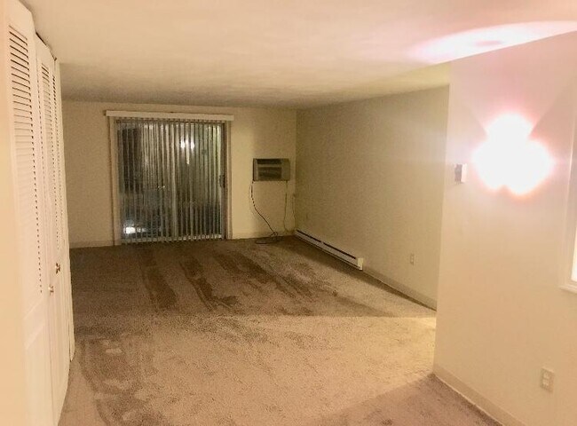Building Photo - 55 Greentree Ln