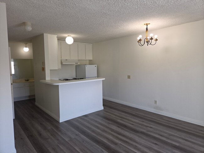 Building Photo - 160 S El Molino Ave