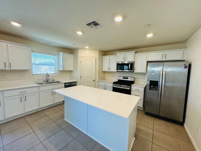 Building Photo - Perfect 5 bedroom, 3.5 bath home with attached private Casita - With Solar !