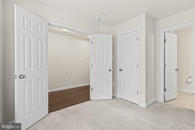 Building Photo - 7118 Rowlock Aly