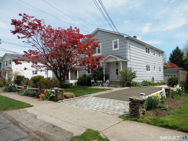 Building Photo - 306 Grovers Ave