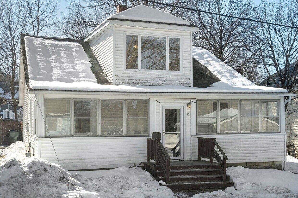 Primary Photo - 41 Dewey St