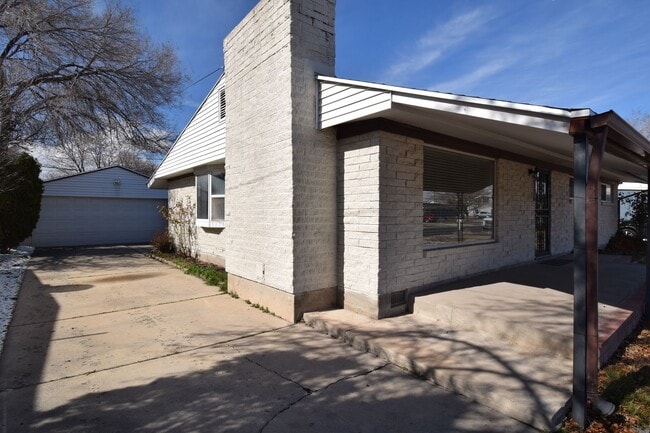 Foto del edificio - Updated and Charming 3 Bed Home with Fiber Internet & New Appliances!!!