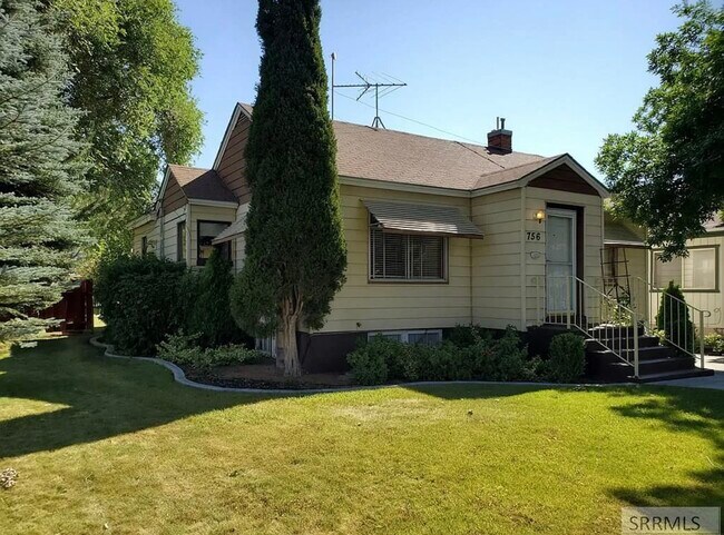 Building Photo - 756 N 12th Ave