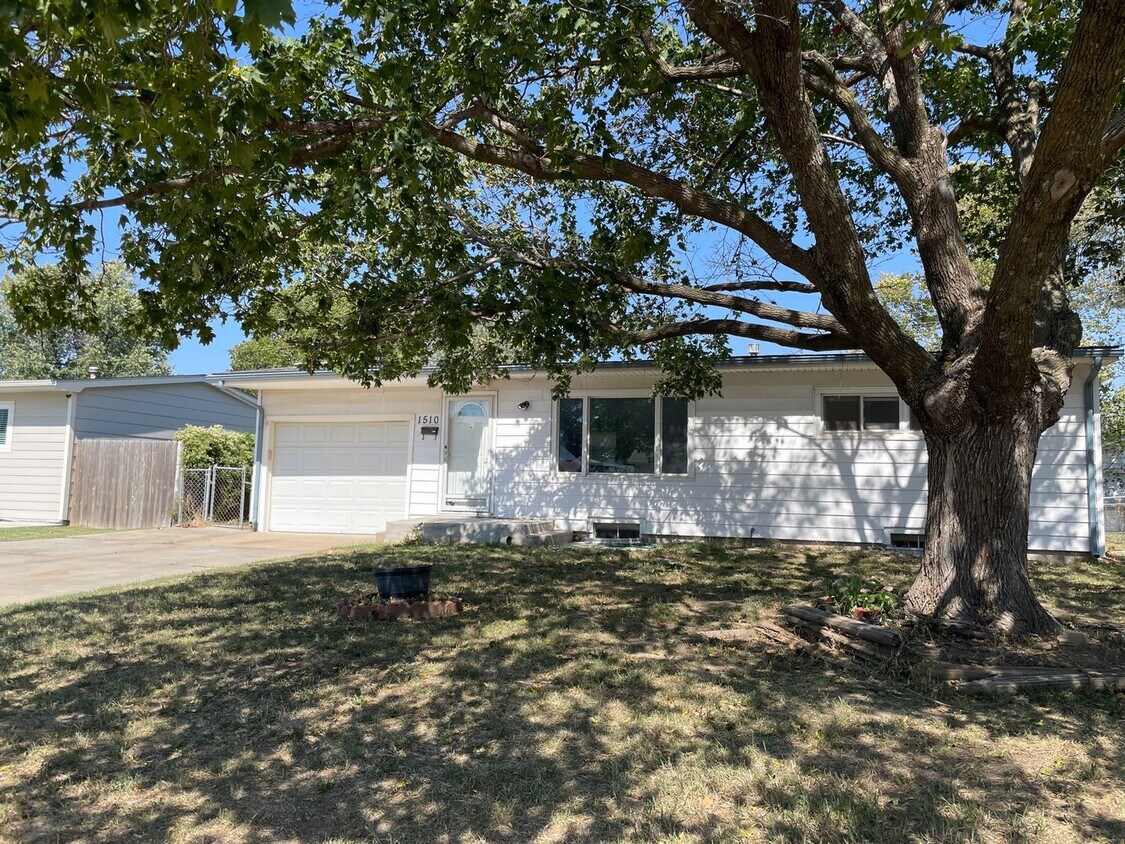 Primary Photo - Plenty of Space in this Ranch Home
