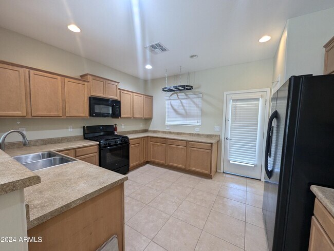 Building Photo - 2363 N Smithsonian Dr