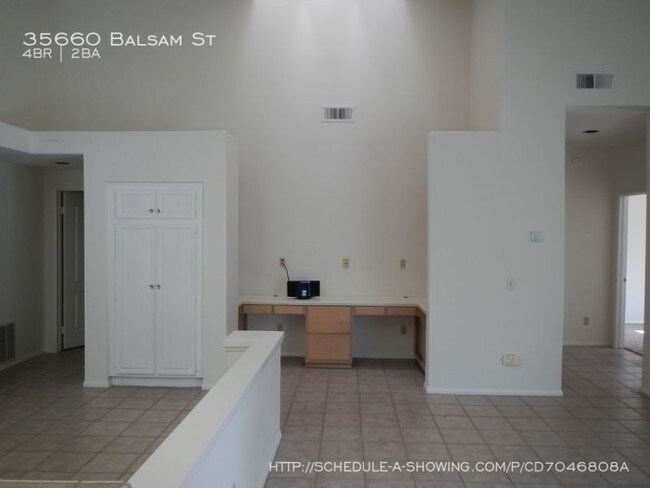 Foto del edificio - 35660 Balsam St