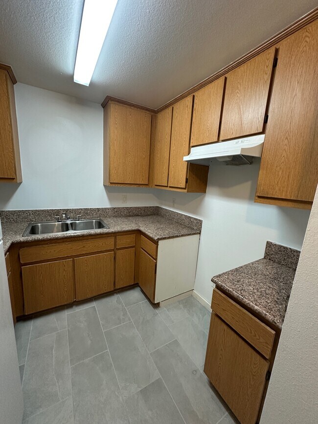 Building Photo - 428 S Grand View St