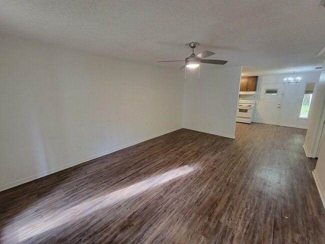 Building Photo - 1526 Pullen Rd