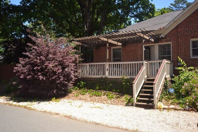 Building Photo - 1801 Chestnut Ave
