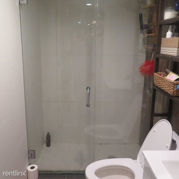 Foto del edificio - 94 Lewis Ave