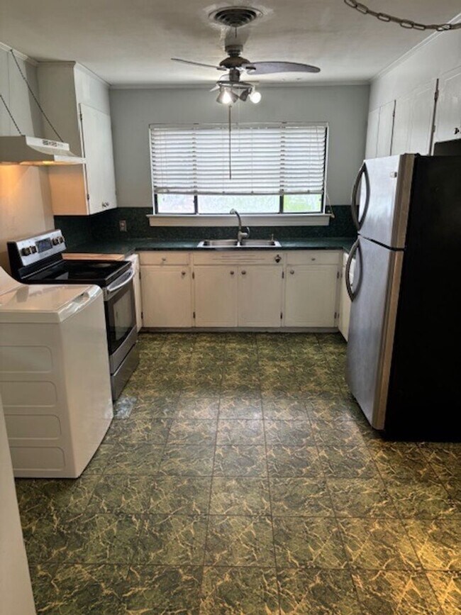 Foto del edificio - 351 Kimbro Dr