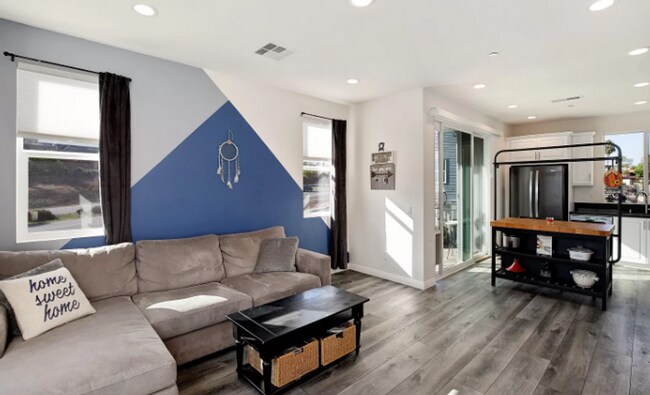 Building Photo - 2 Bed, 2.5 Bath Condo w/ Attached 2 car Ga...