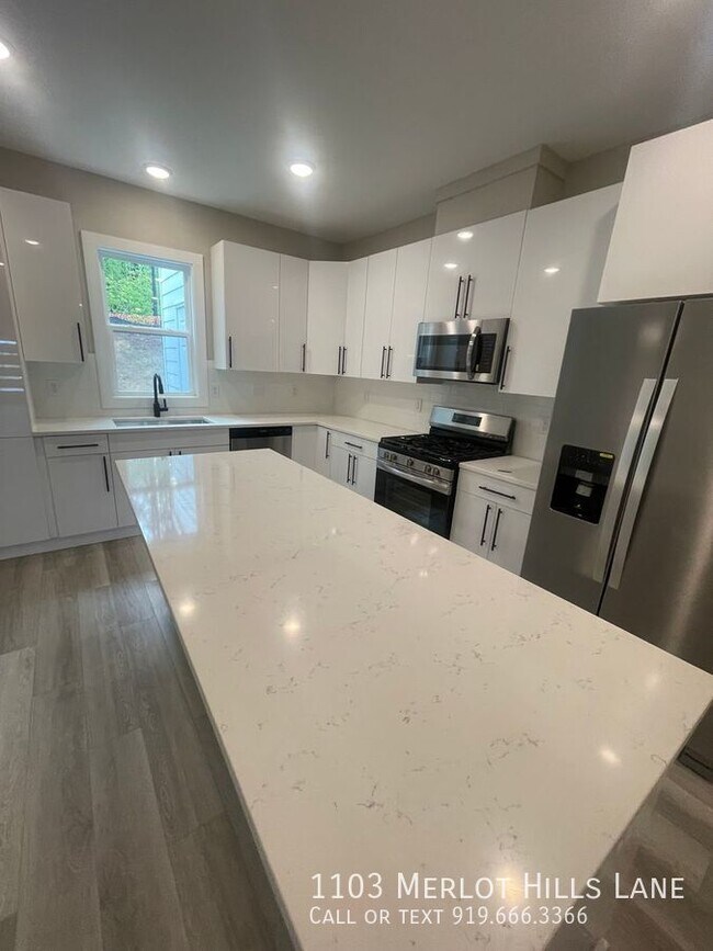 Building Photo - Charming 3 Bedroom Home