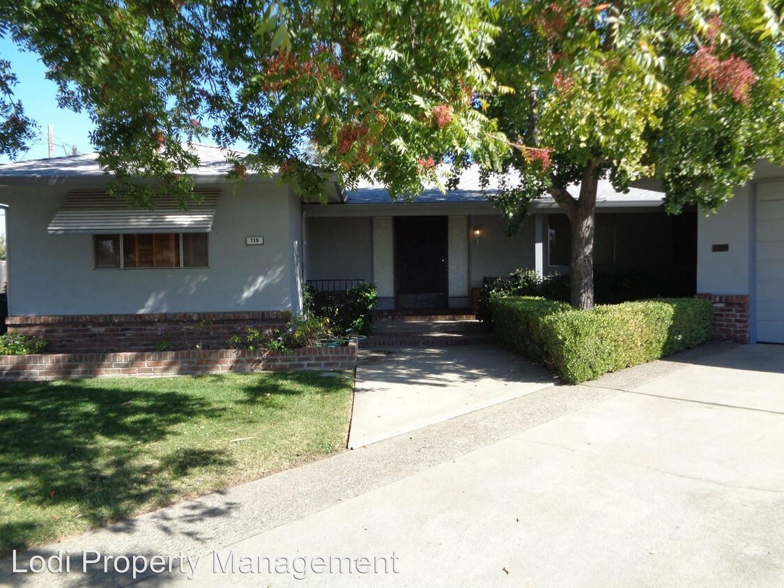 3 br, 2.5 bath House 719 MAPLEWOOD DR House Rental in Lodi, CA