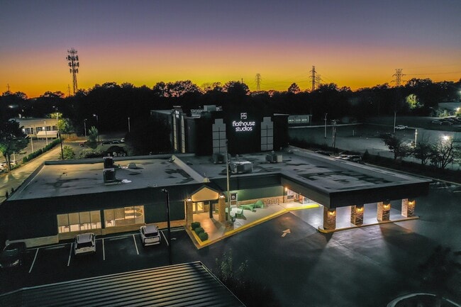 Building Photo - Flathouse Studios