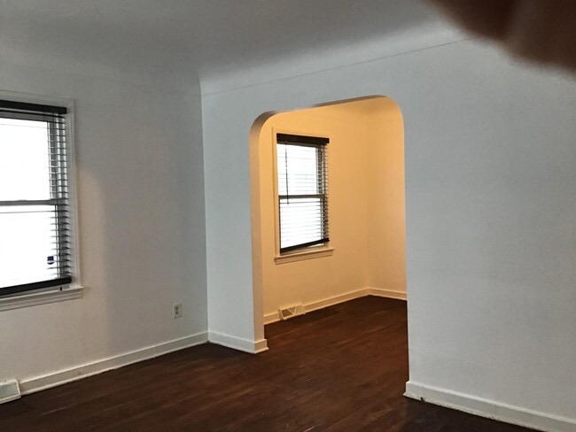 Building Photo - 1417 Lincoln Dr