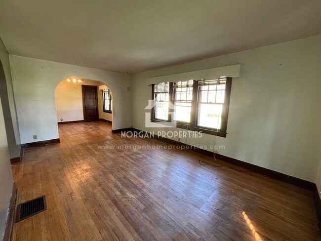 Building Photo - 129 Ringwood Way