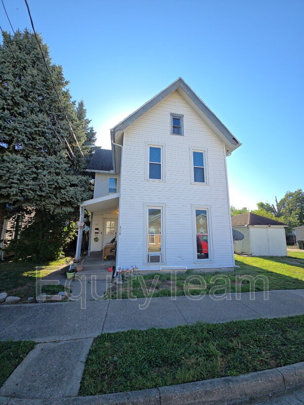 Primary Photo - 128 N River St