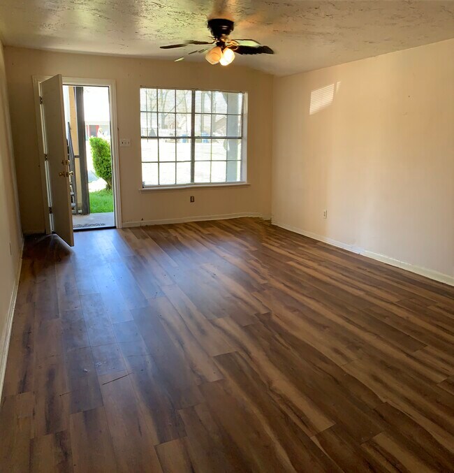 Building Photo - 136 N Meyers Dr