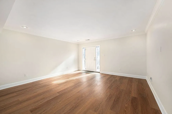 Foto del edificio - 524 W 10th St
