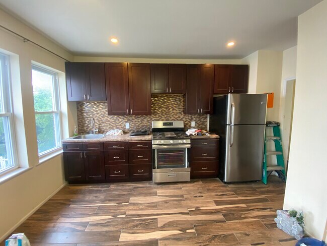 Kitchen (open floorplan) - 319 Beach 70th St
