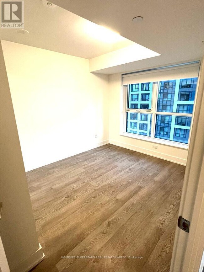 Photo du bâtiment - 5 Mabelle Ave