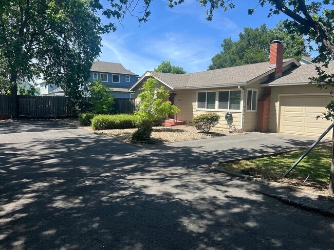 Building Photo - 1219 Burbank Ave