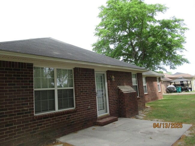 Building Photo - 3590 Oleander Dr